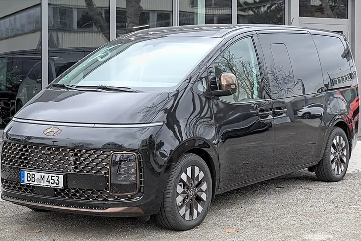 Hyundai Staria 5 Seater (VIP)